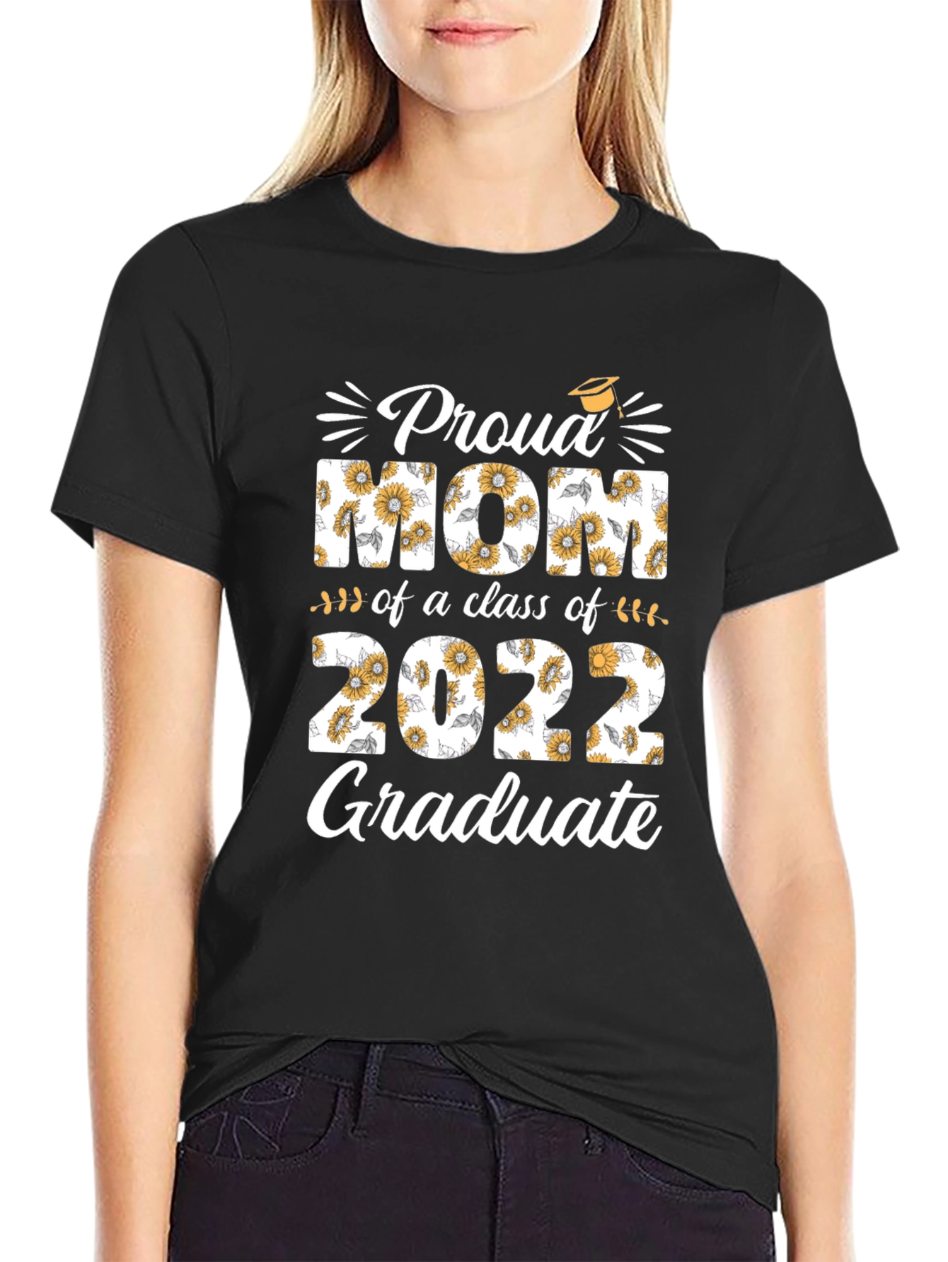 Proud Mom of a 2022 Graduate T-Shirt
