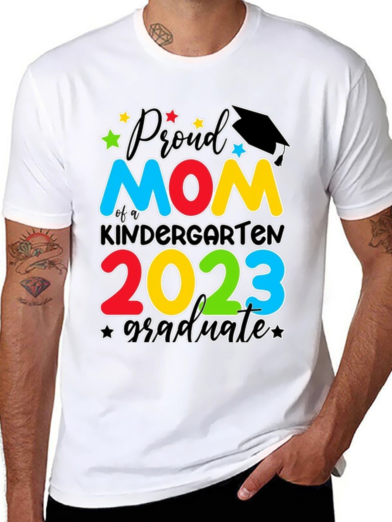 Proud Mom Kindergarten Graduate 2023 T-Shirt