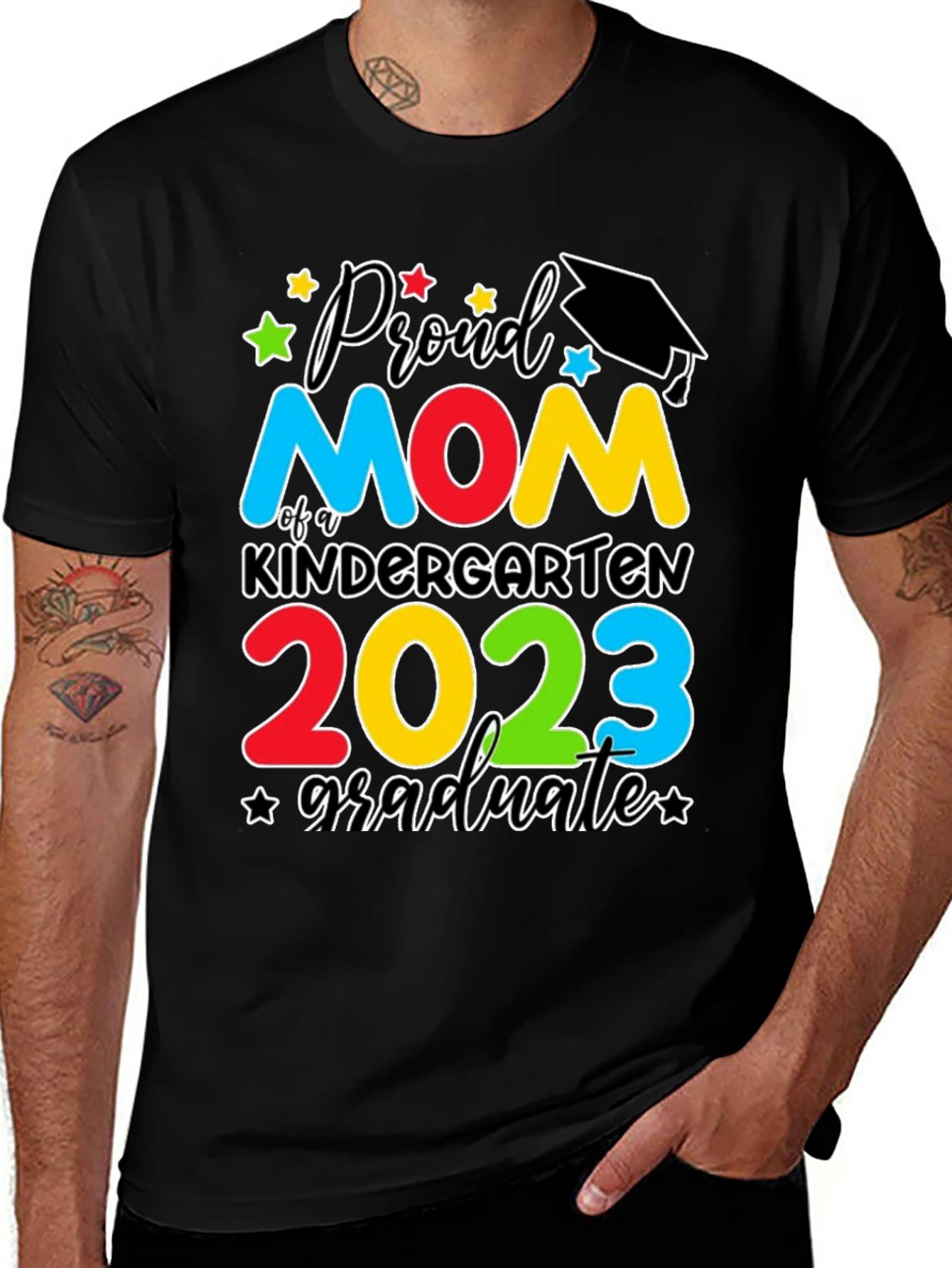 Proud Mom Kindergarten Graduate 2023 T-Shirt