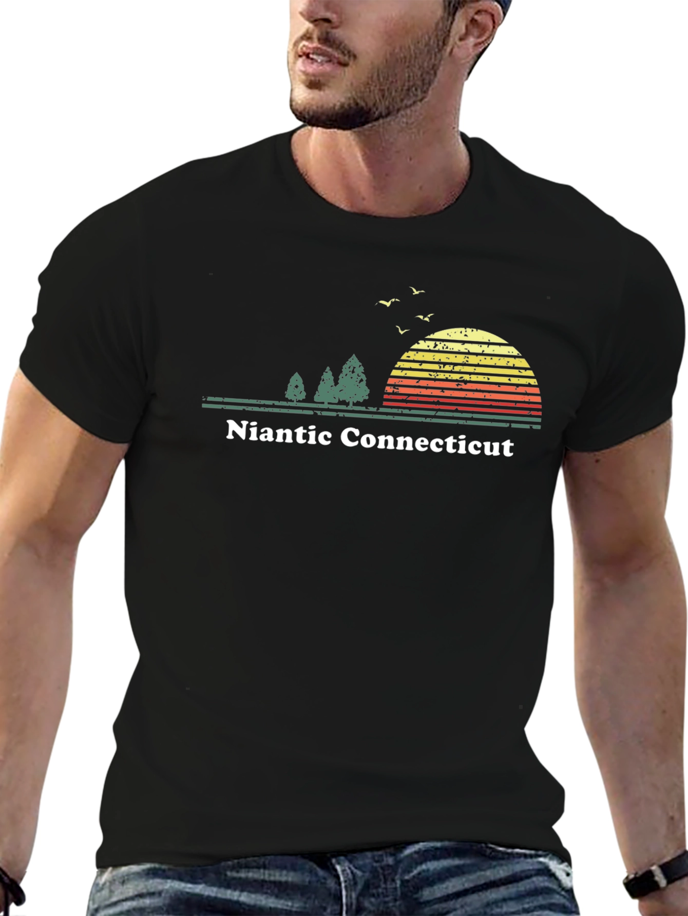 Niantic Connecticut T-Shirt - Retro Style Sunset