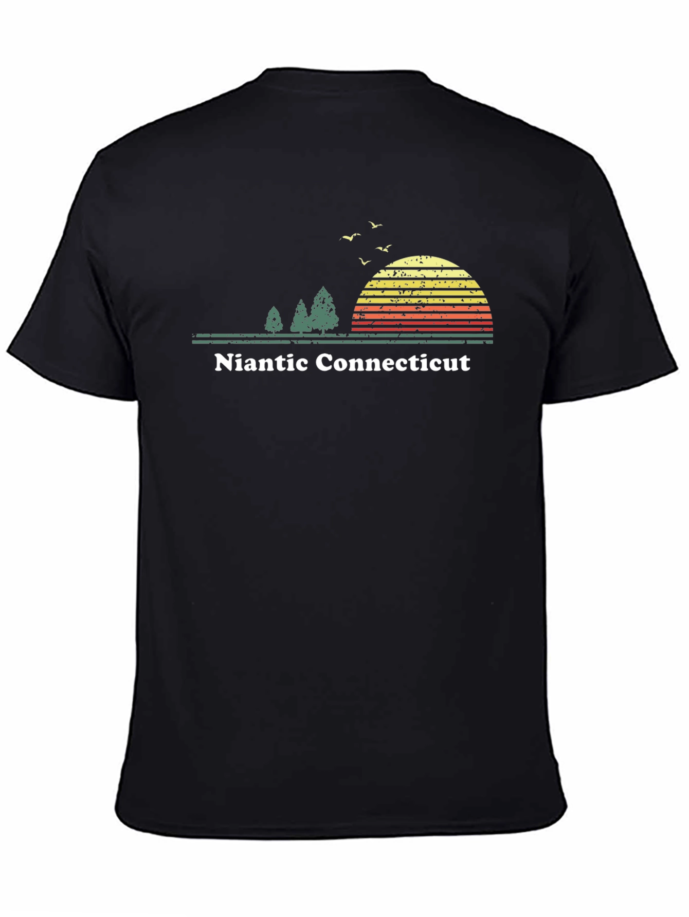 Niantic Connecticut T-Shirt - Retro Style Sunset