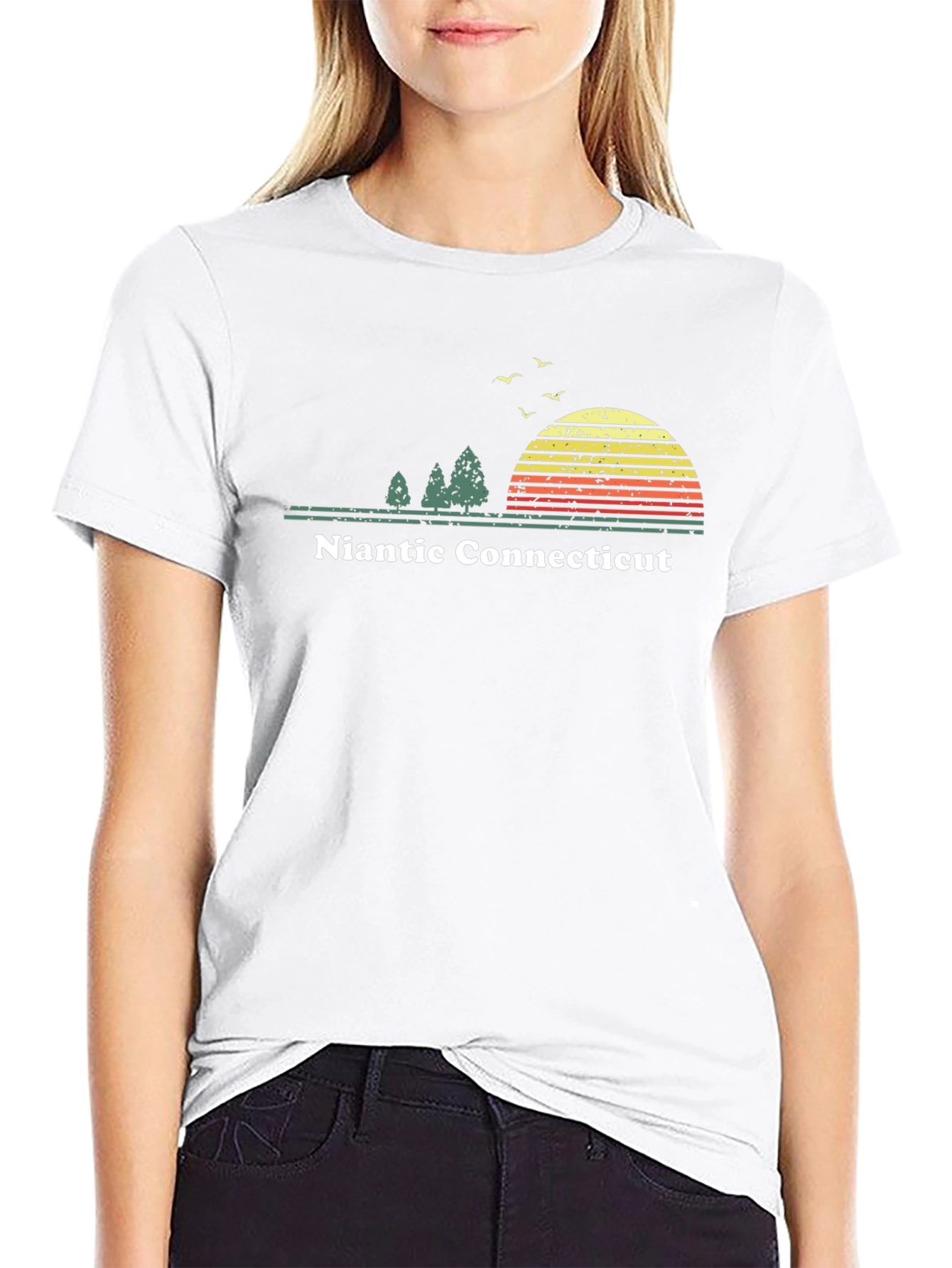 Niantic Connecticut T-Shirt - Retro Style Sunset