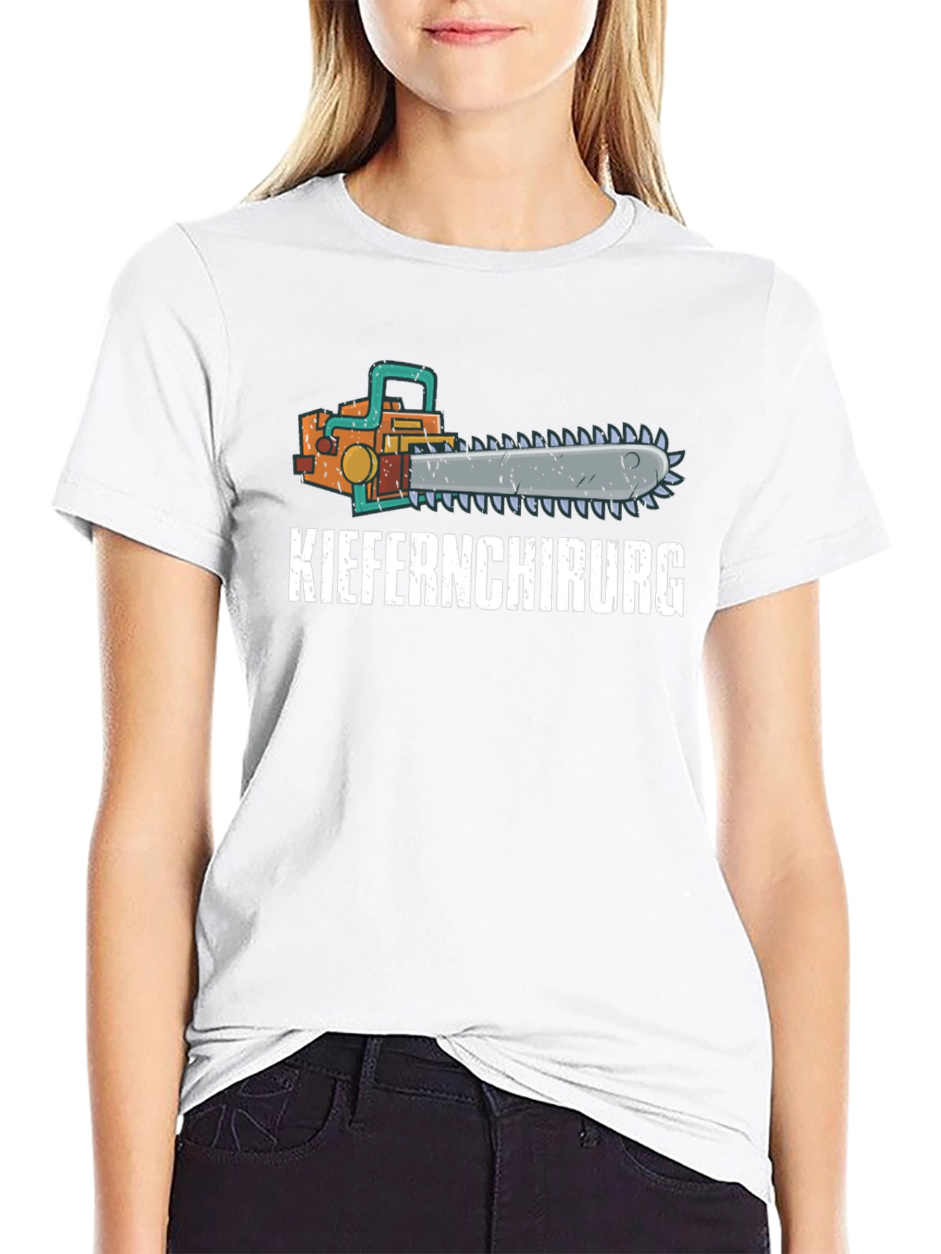 Kieferchirurg Chainsaw Graphic T-Shirt